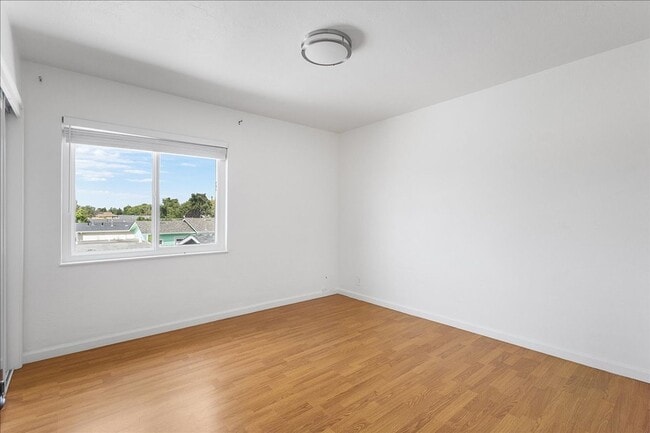 Building Photo - 92 Maitland Dr