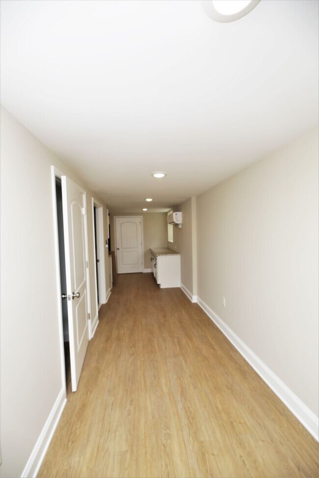 Building Photo - 213 Wilson St