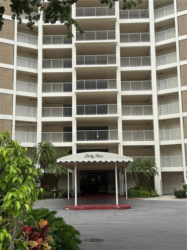 Building Photo - 2940 N Course Dr