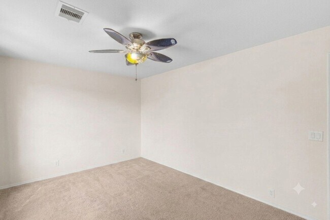 Foto del edificio - 2712 Woodspring Acres Dr