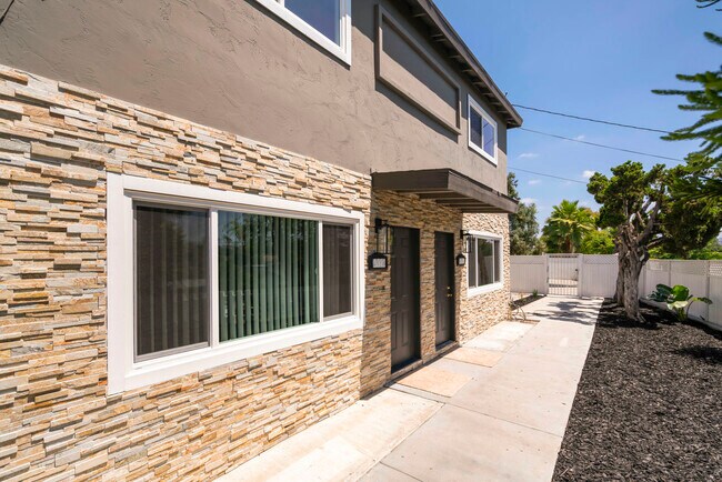 Building Photo - 2074 El Prado Ave