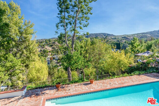 Building Photo - 4544 Totana Dr