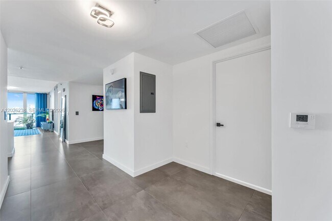 Foto del edificio - 300 Sunny Isles Blvd