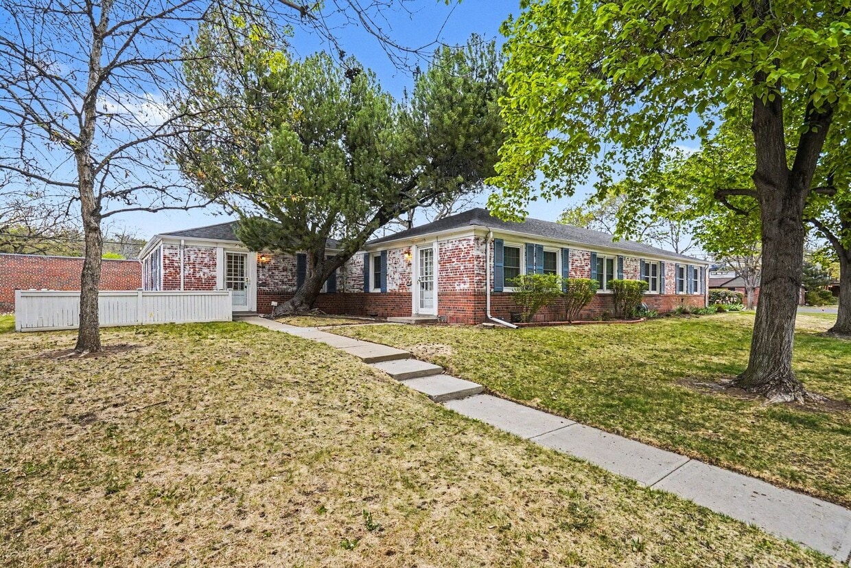 Charming Montclair Patio Home | 2 Bed | Private Yard - Charming Montclair Patio Home | 2 Bed | Private Yard
