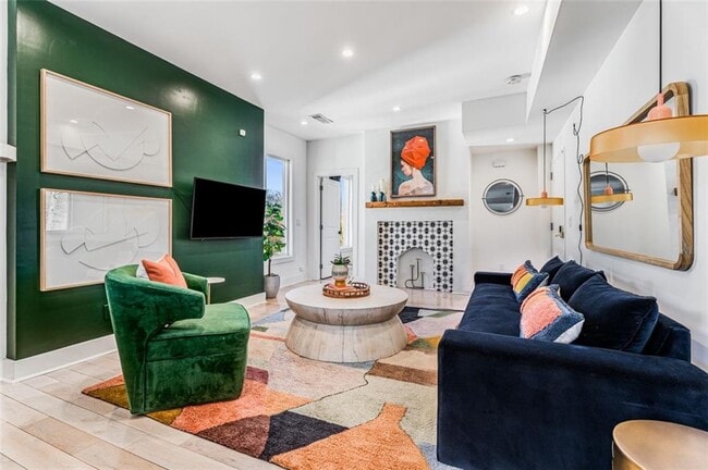 Building Photo - 724 Charles Allen Dr NE