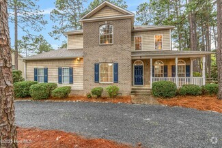 Building Photo - 5 Catalpa Ln N