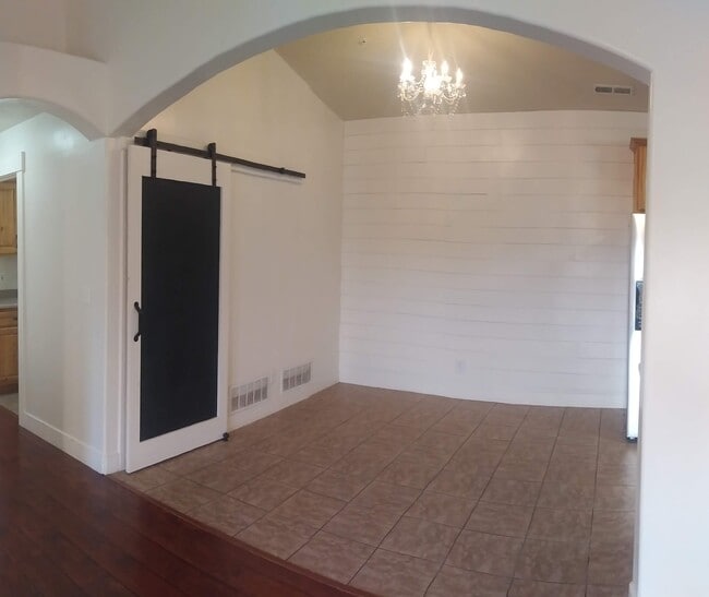 Building Photo - 1045 S 1700 W
