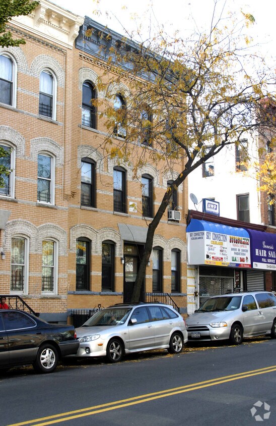 Primary Photo - 784 Seneca Ave