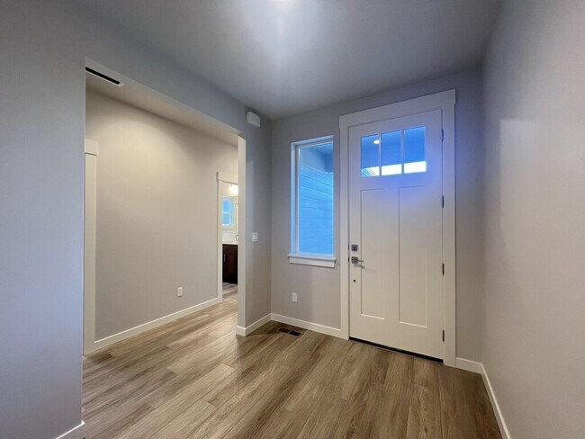 Building Photo - 2282 S Hurd Ave