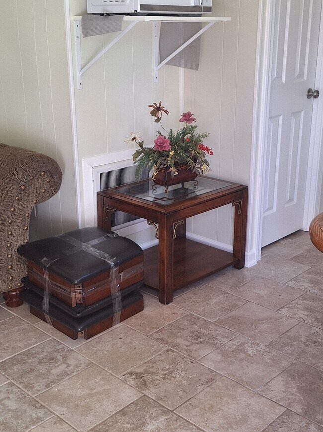 Foto del edificio - 321 W 5th St