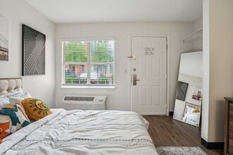 Building Photo - Vivo Living Forest Hills
