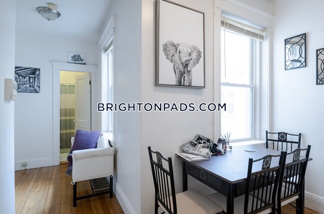 Building Photo - 229 Kelton St
