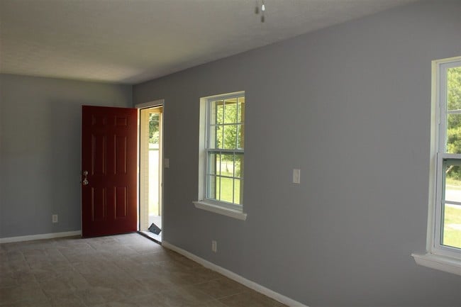 Building Photo - 307 SW Sumatra Ave