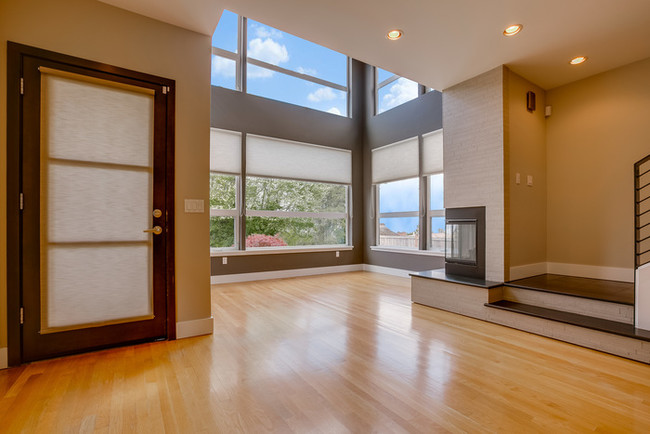 Building Photo - Fresh Airy Modern Alki Beach View Home