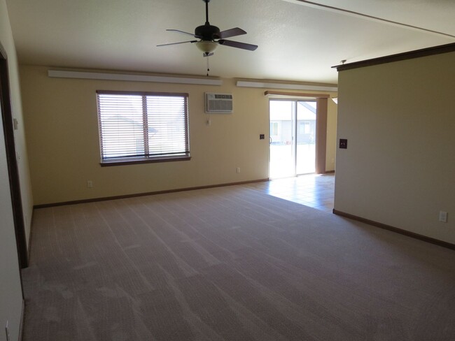 Foto del edificio - 2 BEDROOM | 2 BATH | TOWNHOME | GARAGE | S...