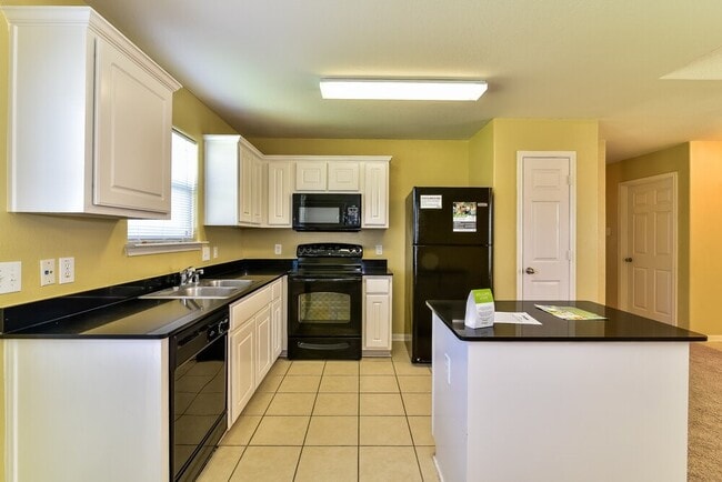 Building Photo - 4002 Hollow Cove Ln