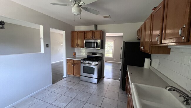 Foto del edificio - 110 Woodcrest Cir
