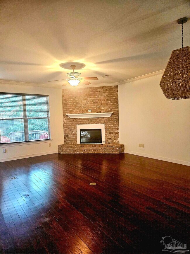 Foto del edificio - 6148 The Oaks Ln