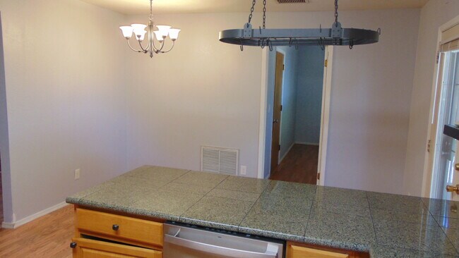 Foto del edificio - 4720 N Spring Dr