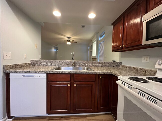 Foto del edificio - COMING SOON! Beautiful 3 BR, 2 Bath House!   Finished Garage, Masterson Station Area