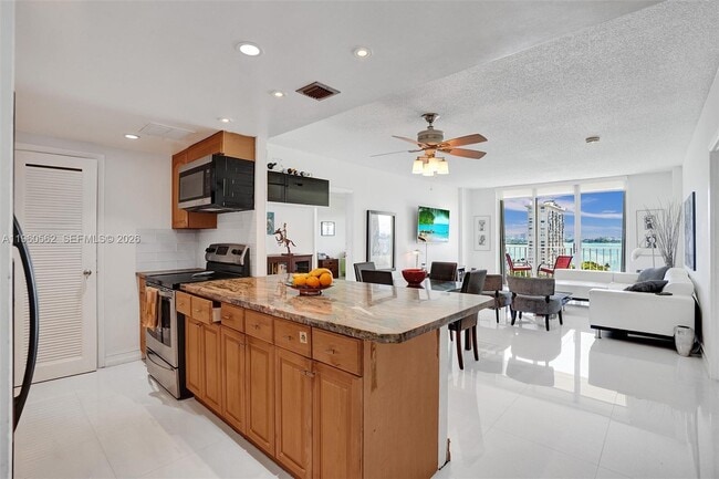 Building Photo - 11111 Biscayne Blvd