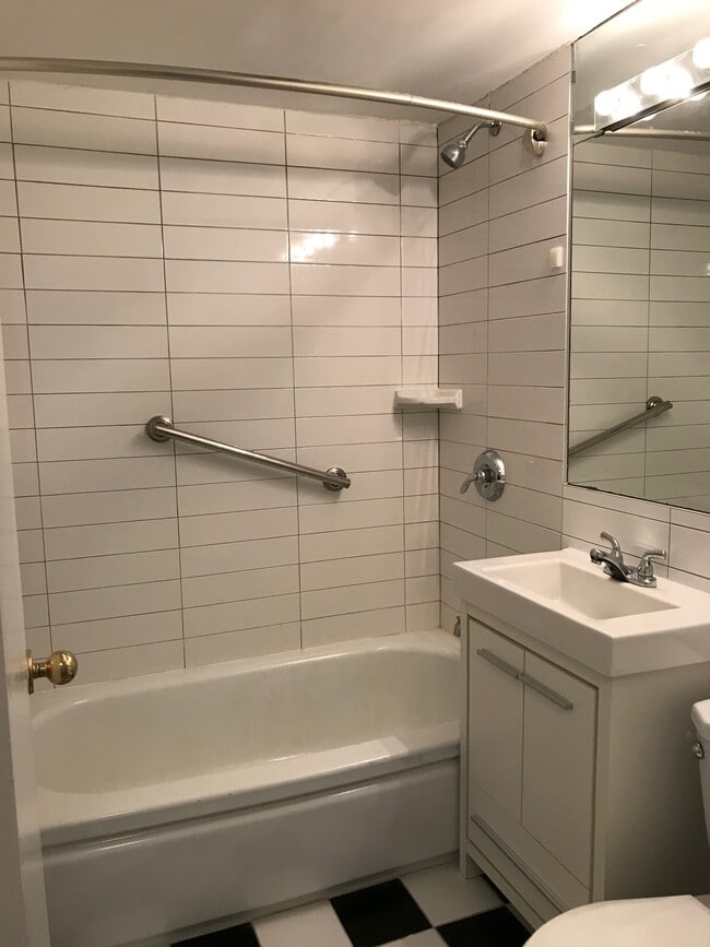 Building Photo - 1906 Nelson St