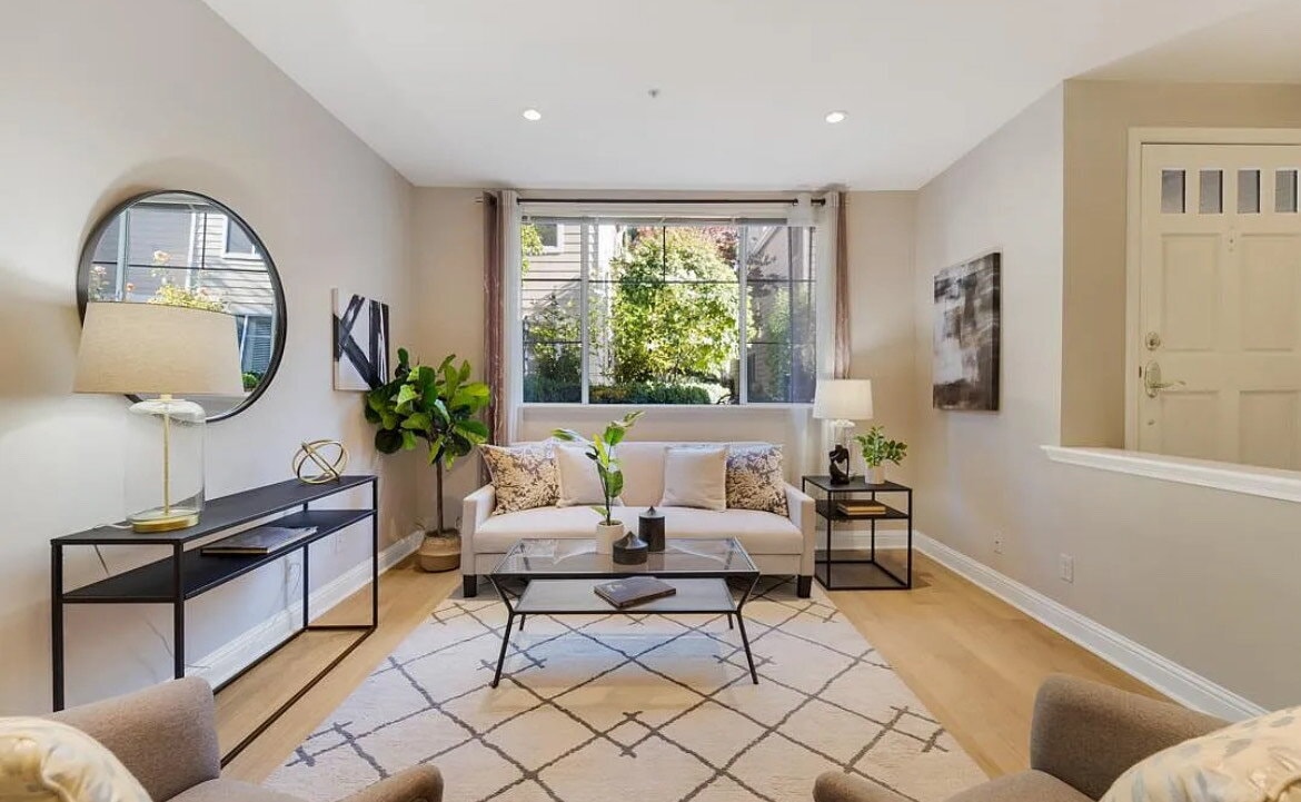 Primary Photo - Incredible spacious and bright condo in gr...