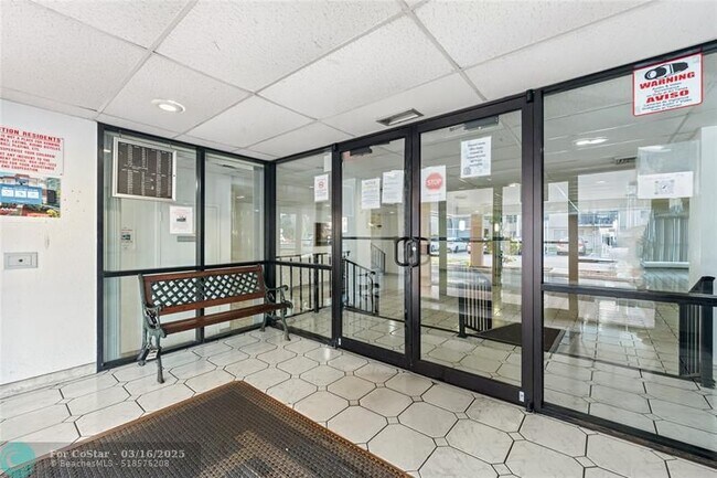 Foto del edificio - 4154 Inverrary Dr