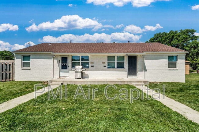 Building Photo - 6417 E Cottonwood Ln