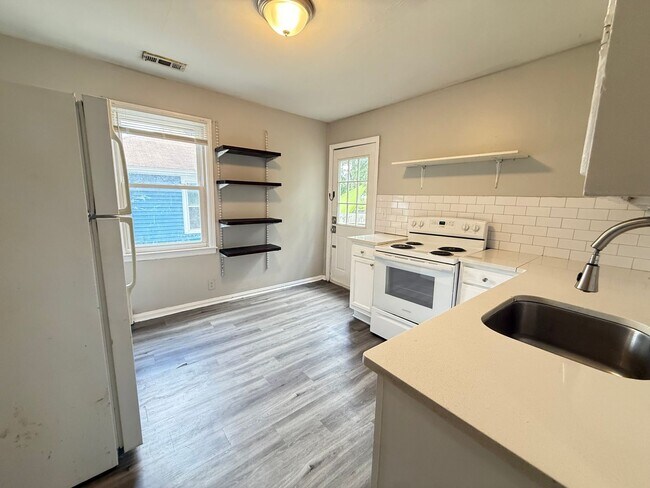 Foto del edificio - 2 Bedroom Cottage in Woodbine!