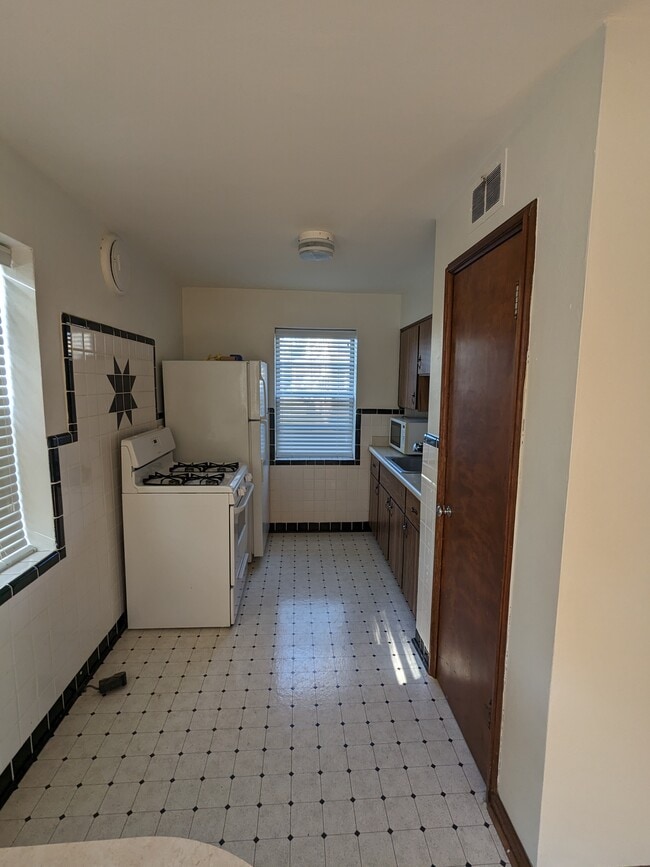 Building Photo - 5301 Jamieson Ave