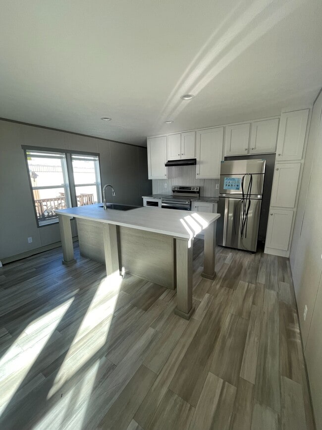 Building Photo - Crestwood MHC