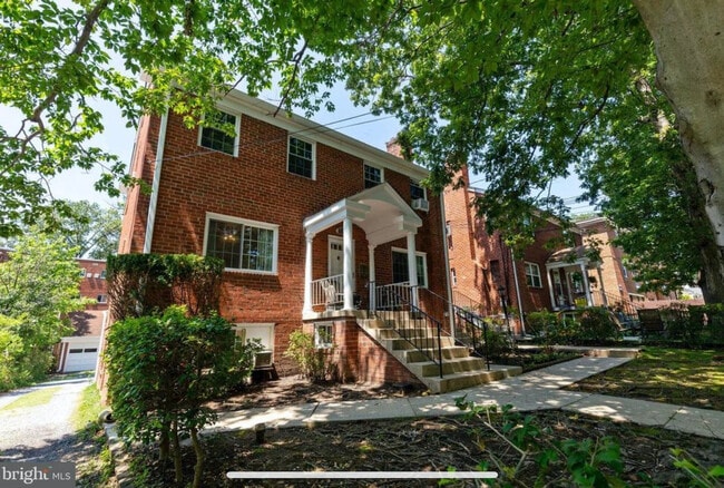 Building Photo - 8202 Roanoke Ave