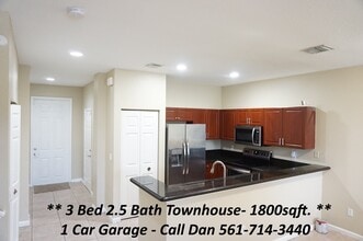 Building Photo - 2026 Nassau Dr