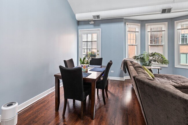 Foto del edificio - 811 W Superior St