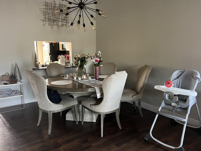 Building Photo - 743 Banks Rd