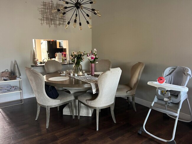 Foto del edificio - 743 Banks Rd