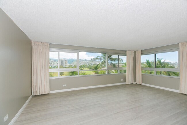 Foto del edificio - ? Spacious 2-Bedroom Condo at Fairway Manor – Incredible Value Near Waikiki! ?