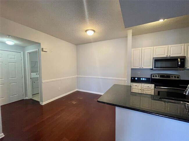 Building Photo - 14353 Fredricksburg Dr