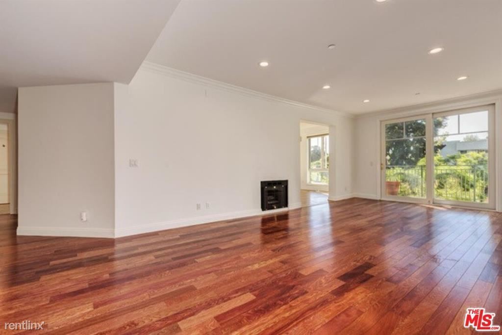 Primary Photo - 430 N Oakhurst Dr