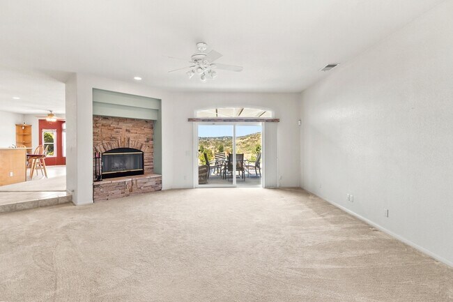 Foto del edificio - 15543 Vista Vicente Dr