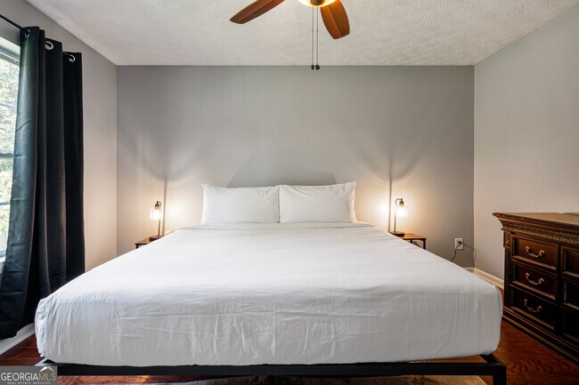 Foto del edificio - 18 Larkspur Ln SE