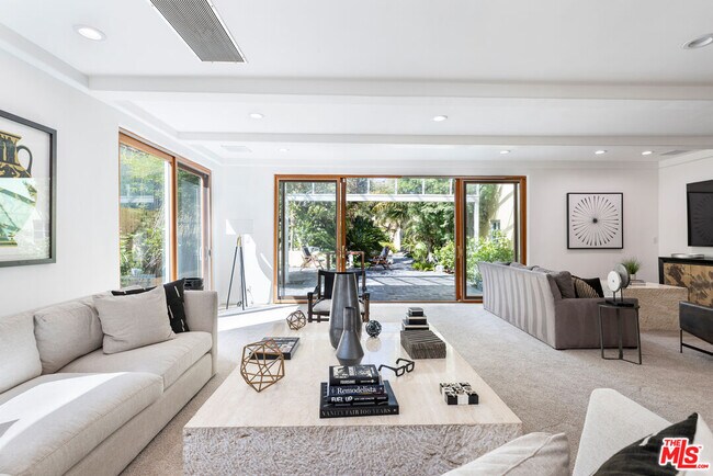 Foto del edificio - 702 N Rodeo Dr
