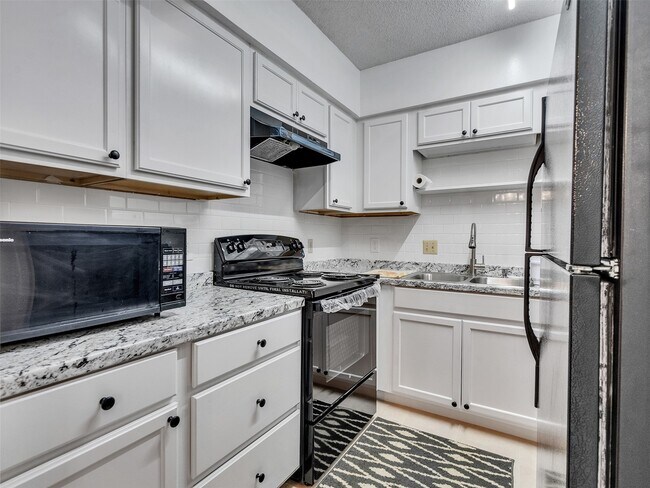 Building Photo - 2601 Bellefontaine St