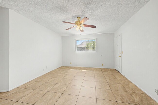 Building Photo - 2931 E Beck Ln