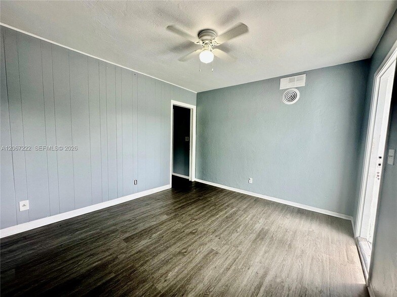 Foto del edificio - 1260 NE 115th St