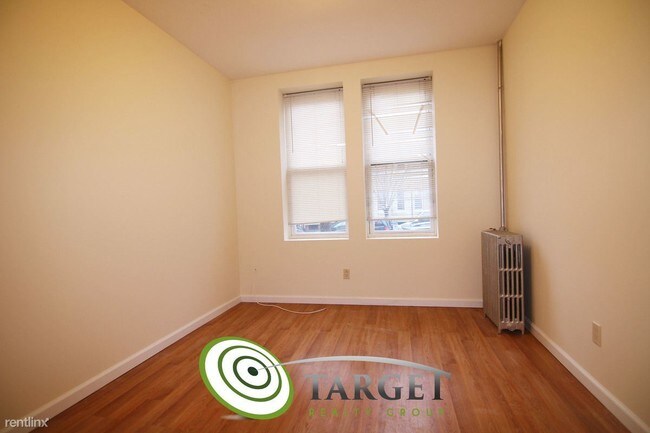 Foto del edificio - 2 br, 1 bath Apartment - 1654 Dekalb Ave 1R