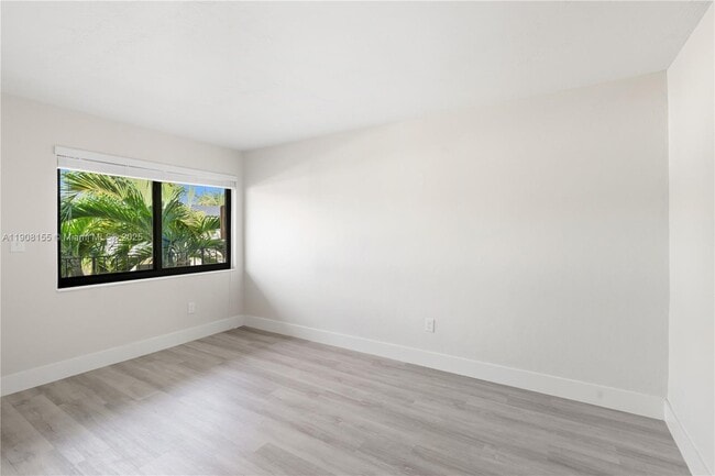 Building Photo - 1330 W 29th St