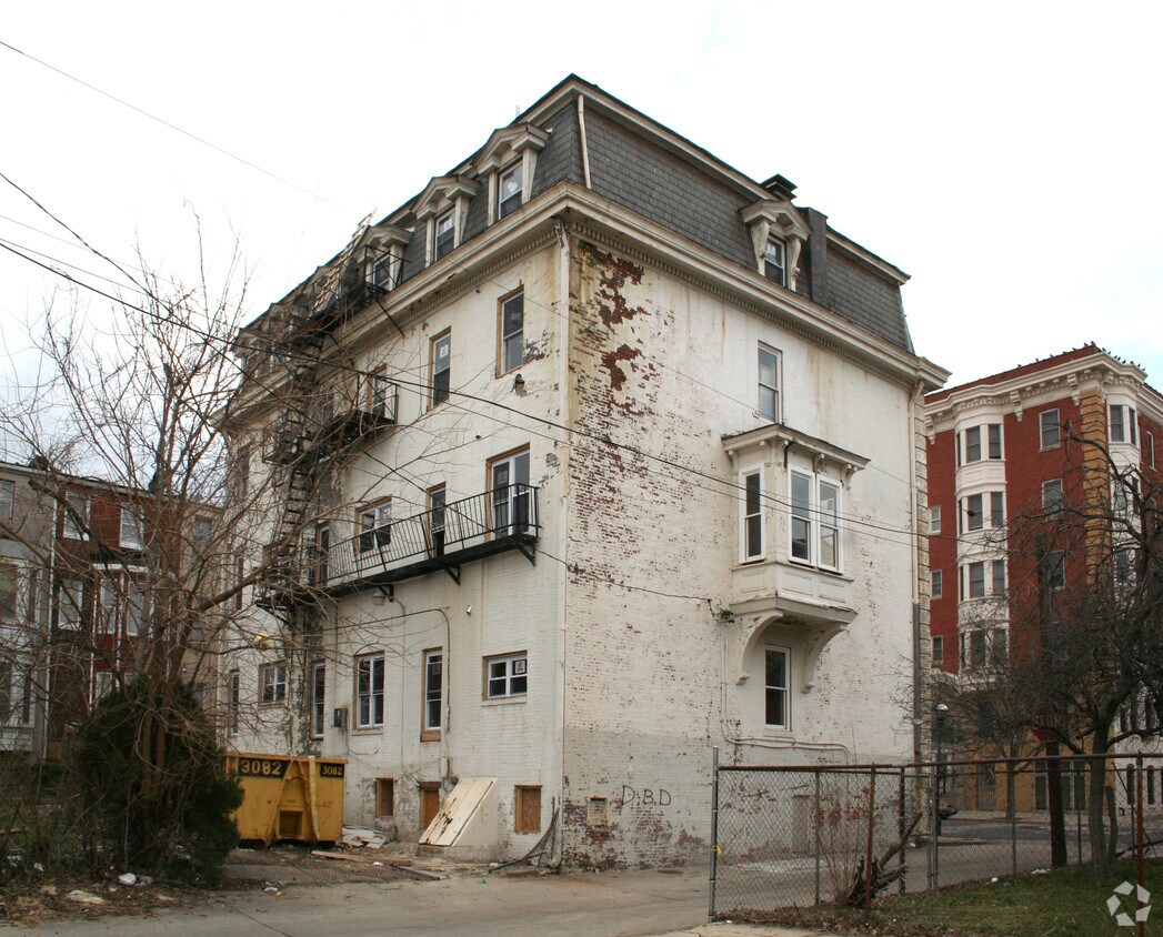 Building Photo - 339 Bloom St