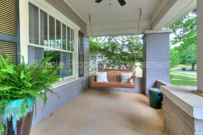 Foto del edificio - 223 NW 21st St